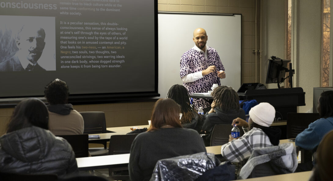 Aremu Smith, a UIC PhD student, teaches Introduction to Black Studies to high school students. (Photos: Jenny Fontaine/University of Illinois Chicago)